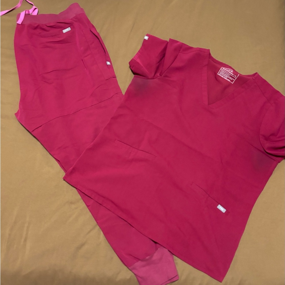 Figs Vivid Pink Scrub Ensemble - image 2